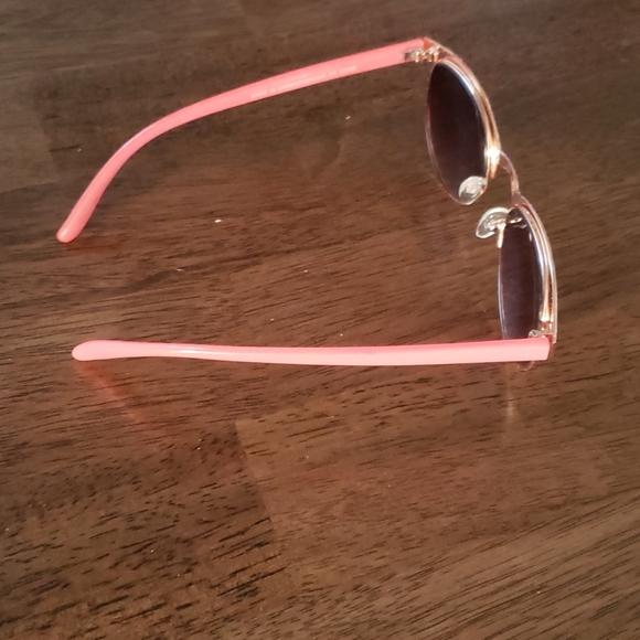 Sunglasses deal. Free pair with bundle over 75$!! - Picture 5 of 13